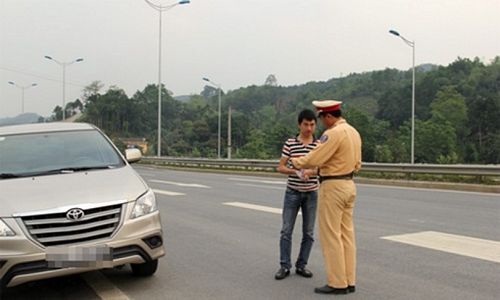 Khi nào cảnh sát giao thông được tạm giữ xe ô tô 